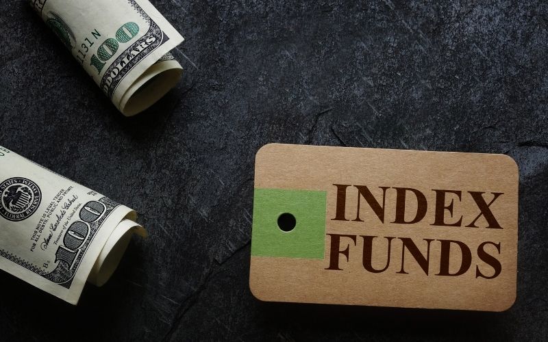 index funds tag with cash on dark background 